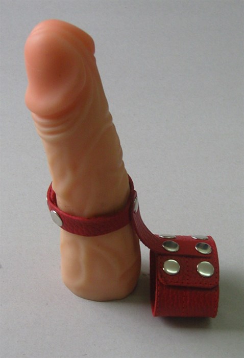 Красный кожаный поводок на пенис с кнопками - фото 139589