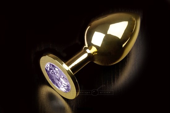 Большая золотая анальная пробка с закругленным кончиком и сиреневым кристаллом - 9 см. - фото 144782