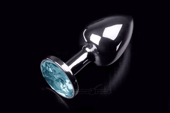 Маленькая серебристая анальная пробка с круглым кончиком и голубым кристаллом - 7 см. - фото 144788