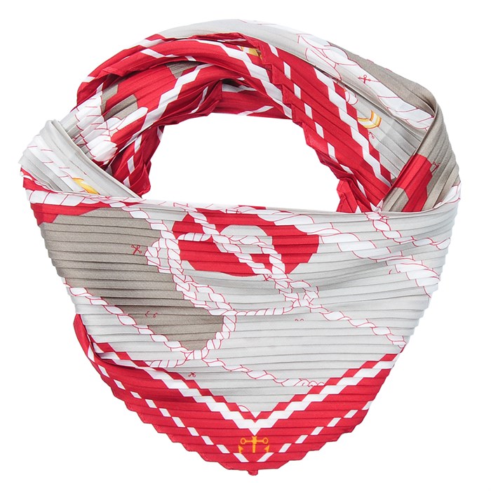 Платок на шею серо-красный | ткань креп-атлас гофре, 70х70 см в подарочной упаковке