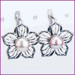 {{photo.Alt || photo.Description || 'Серьги "Цветок" с розовым жемчугом'}}