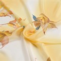 Палантин из креп-сатина с рисунком | Большой шелковистый платок, цвет желто-белый, 185х90 см (структура)
