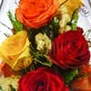 Композиция из натуральных красных, желтых и оранжевых роз "Торжество"